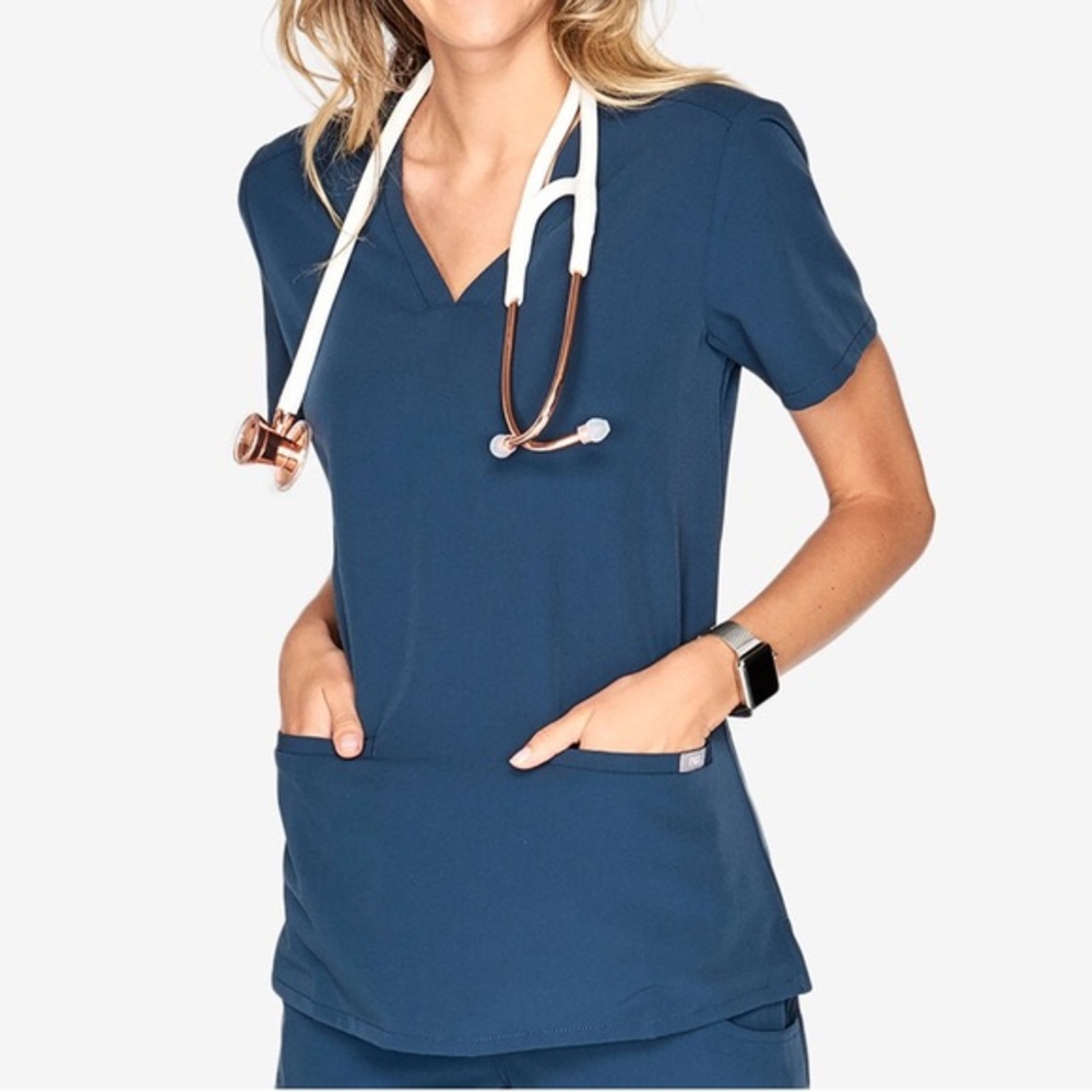 FIGS Women's livingston basic scrub top & pants